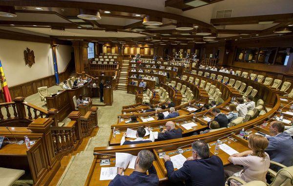 В Молдове депутаты увеличили себе зарплату