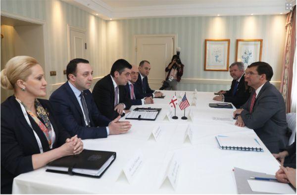 Грузинская делегация на встрече с министром обороны США