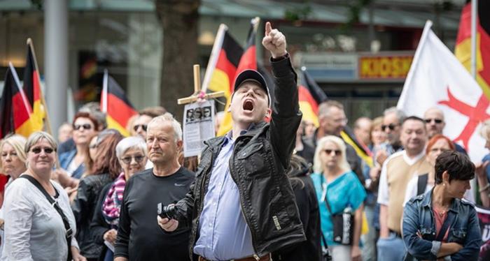 Правительство Германии не может остановить распространение расизма в стране