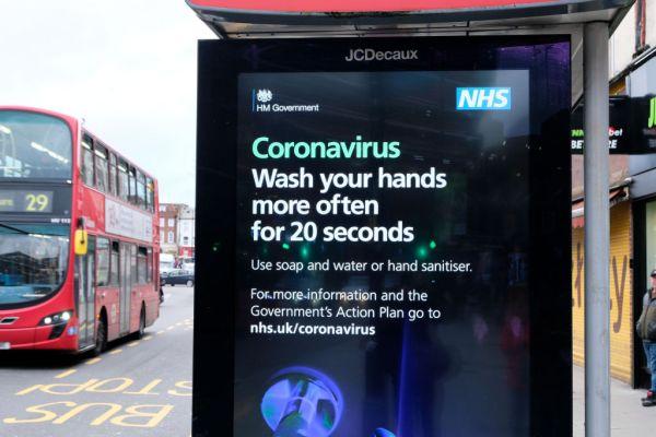 Немыслимое – британские власти рассматривают возможность заразить коронавирусом 60% граждан