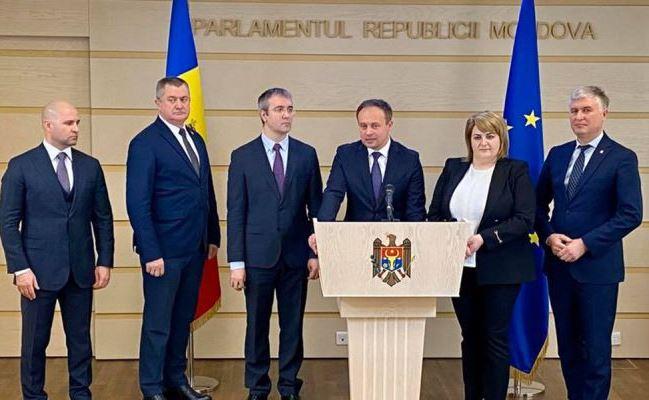 Депутаты парламентской группы Pro Moldova