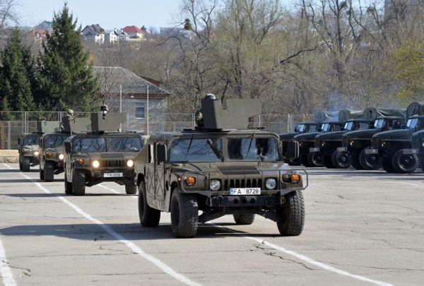 Военные вышли на улицы городов Молдовы