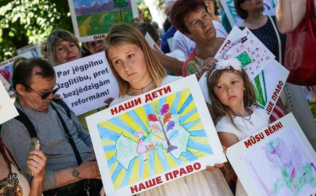 Коронавирус против реформы образования Латвии