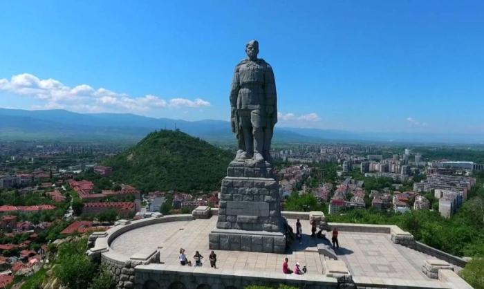 Памятник русскому солдату Алёше в Болгарии
