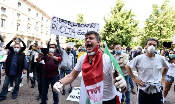 Протесты в Италии на выходе из карантина