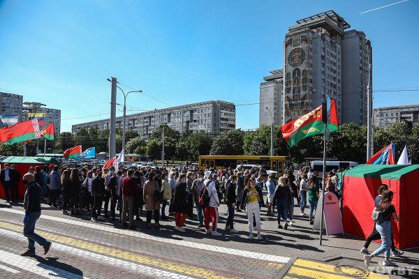 Пикет в Минске по сбору подписей за действующего президента