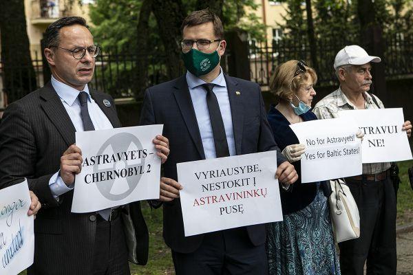 Пикет литовских политиков у посольства Латвии в Вильнюсе