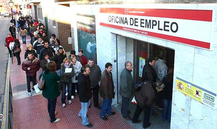 Очередь безработных в Мадриде к бюро занятости