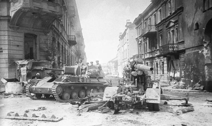 Советские войска в освобождённом Вильнюсе, 1944 г.