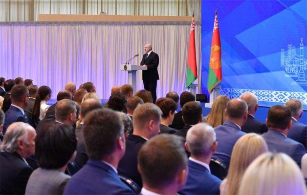 Президент Беларуси Александр Лукашенко на встрече с активом Минска