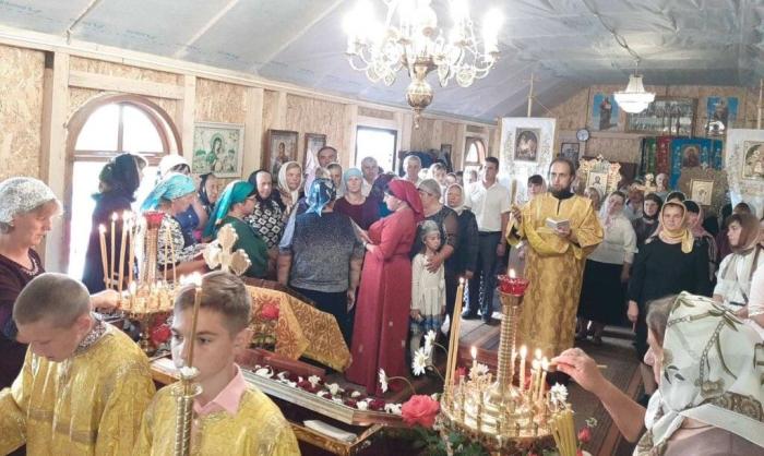 литургия в пострадавшем от рейдерства приходе УПЦ МП в Тернопольской области, источник – Союз православных журналистов