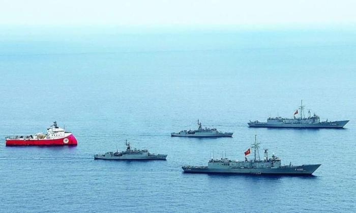 военные корабли Турции эскортируют Орус Рейс