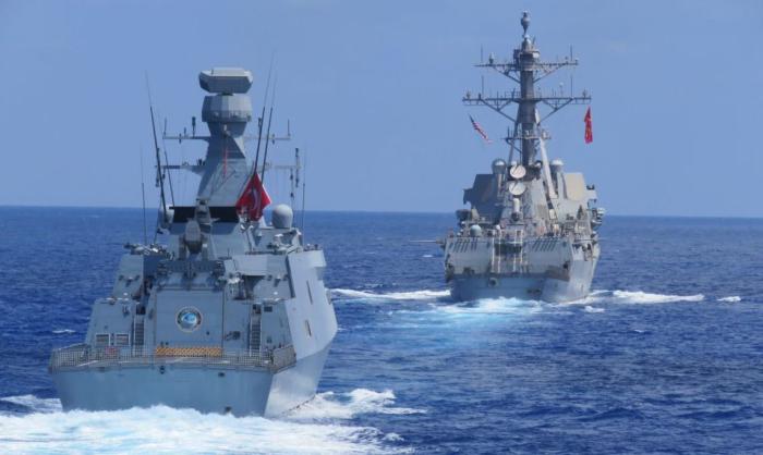 Турецкие боевые корабли в Средиземном море