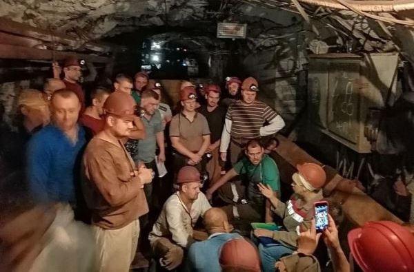 В Кривом Роге 11-й день продолжается подземная забастовка шахтёров