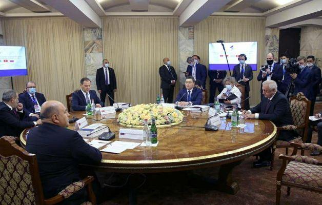 В Ереване, несмотря на близость войны, прошло заседание межправсовета ЕАЭС