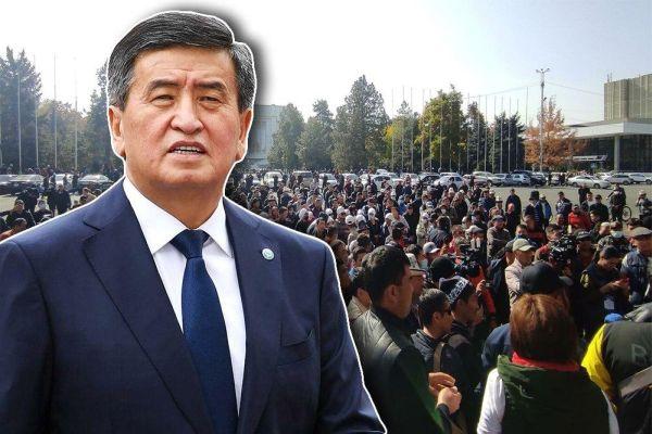 Президент Киргизии Сооронбай Жээнбеков подал в отставку