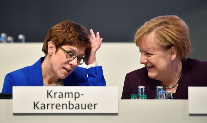 Аннегрет Крамп-Карренбауэр и Ангела Меркель
