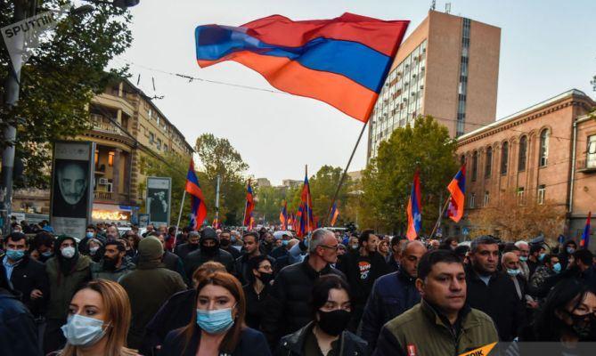 Ереван продолжает протестовать.