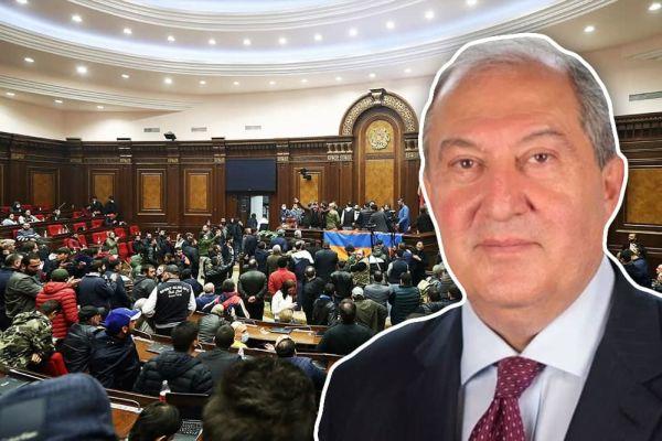 Президент Армении: «Выход один – отставка правительства и парламента»