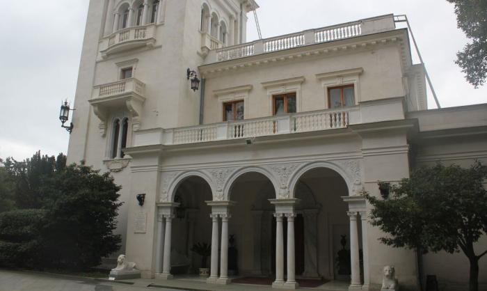 Заглавное фото: Ливадийский дворец, место проведения Ялтинской конференции