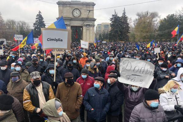 Унионисты Молдовы на антиправительственном митинге призвали к объединению с Румынией