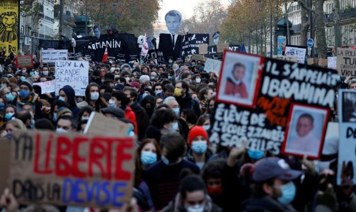 Протесты во Франции следствие экономических неурядиц