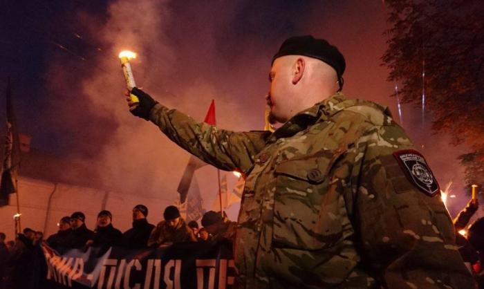 Украинские СМИ готовят общество к передаче власти военным?
