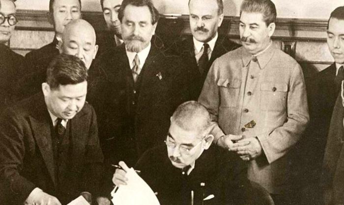 Подписание японо-советского договора о ненападении