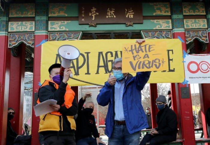 В Америке усиливается расовая ненависть к выходцам из азиатских стран, прежде всего из Китая