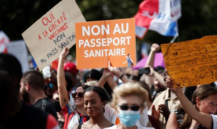 Французы протестуют против коронавирусного произвола Макрона