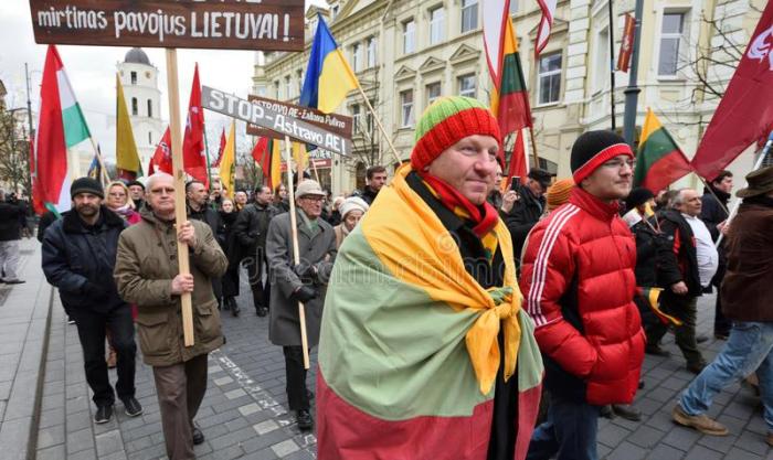 Чем больше в Литве демократии, тем больше интеллектуалам хочется СС