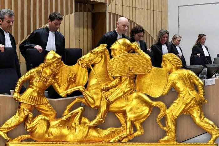 Апелляционный суд Амстердама постановил отдать Украине коллекцию золота скифов из музеев российского Крыма, которая сейчас находится в Нидерландах. Суд подтвердил предыдущее решение окружного административного суда Амстердама от 14 декабря 2016 года.