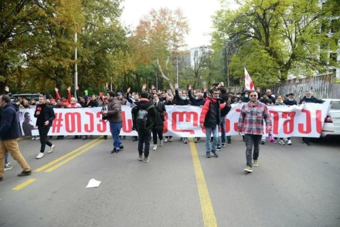 Власти Грузии призывают политиков прекратить митинги и начать работу