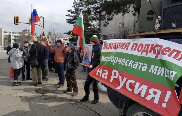 «Дневник»: Почти половина болгар не считают помощь ЕС Украине защитой европейских ценностей