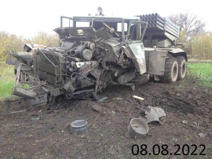 На заглавном фото: Украинская РСЗО «Бастион-01», наехавшая на свою же мину