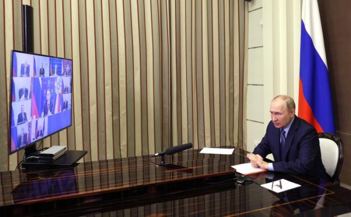 Глава государства в режиме видеоконференции провёл оперативное совещание с постоянными членами Совета Безопасности, в ходе которого коснулся вопроса об участия Российской Федерации в «зерновой сделке».