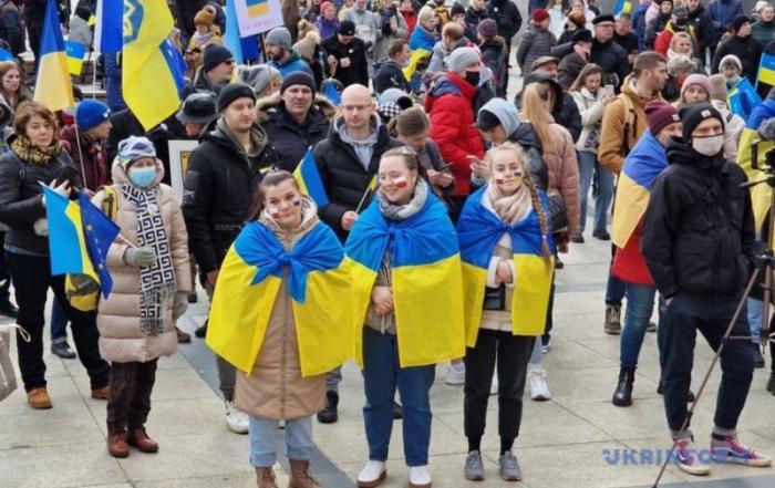 Ушлые украинские граждане под видом беженцев доят Европу