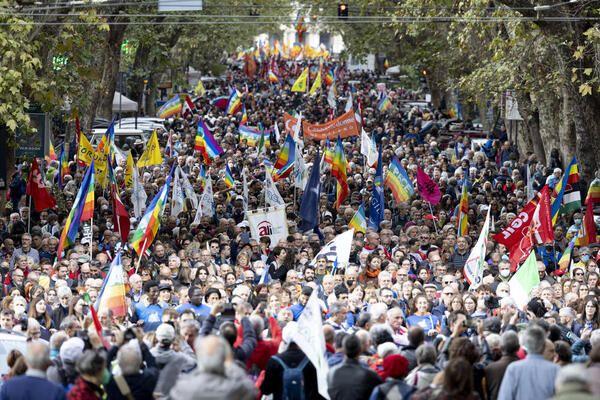Массовые протесты захлёстывают юг Европы