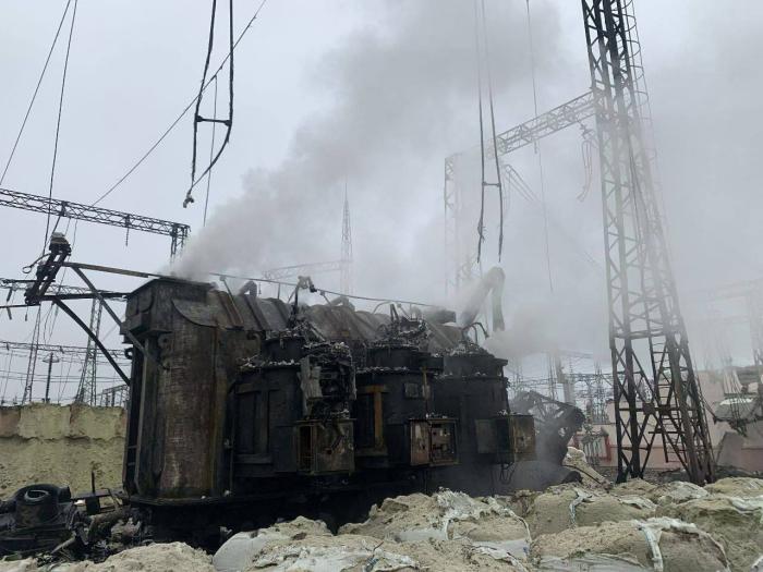 одна из уничтоженных подстанций на Западной Украине