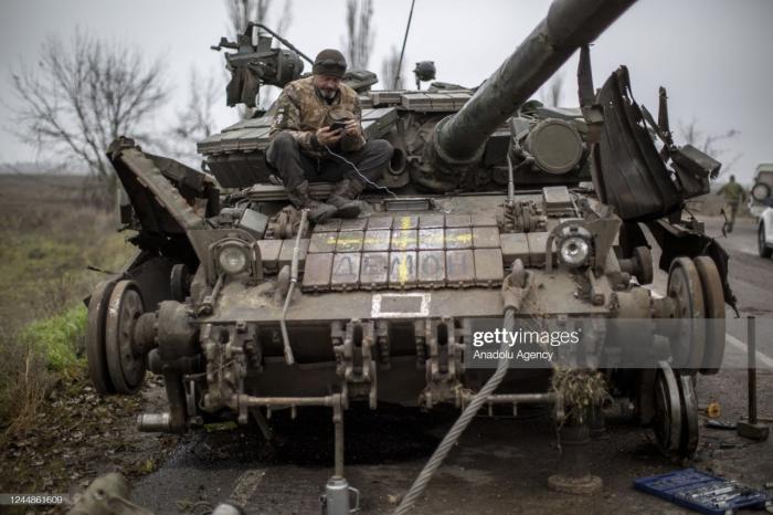 Украинский Т-64БВ, подорвавшийся на мине в Николаевской области