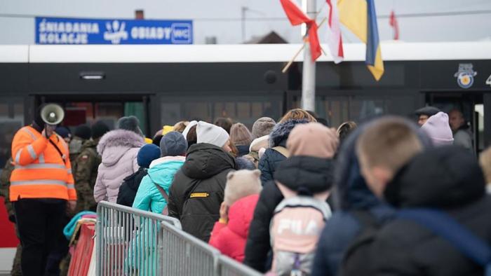 Польша озаботилась лишением хитрых украинских беженцев социальных пособий