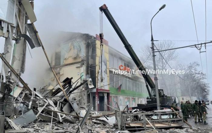 Последствия атаки боевиками ВСК Калининского района Донецка