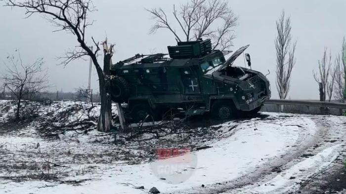 Переданный из Турции бронеавтомобиль Kirpi был подбит и захвачен у ВСУ бойцами ЧВК "Вагнер" в районе села Благодатное, которое на днях было успешно занято. Это второй известный турецкий Kirpi, попавший в руки российских солдат в достаточно целом состоянии