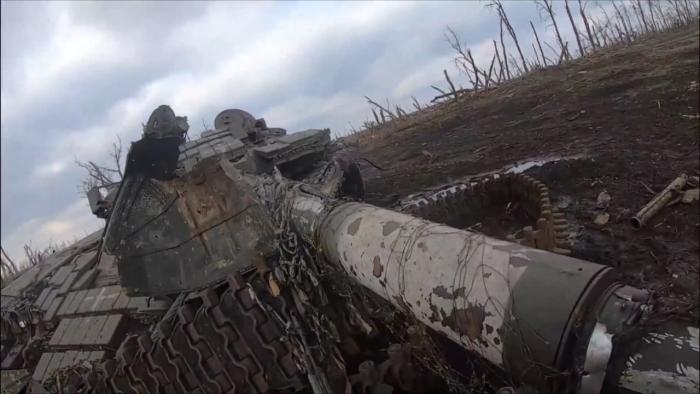 Уничтоженный украинский танк Т-80, источник – «Уголок Стиха»
