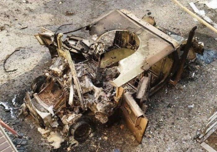 Очередной уничтоженный в Артемовске бронеавтомобиль HMMWV американского производства, пишет Телеграм-канал Dambiev