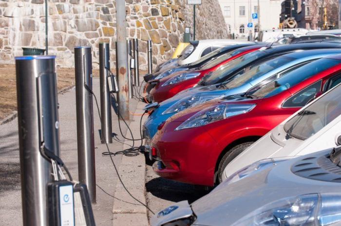 План ЕС по ускоренному переходу на электромобили может провалиться из-за нехватки лития