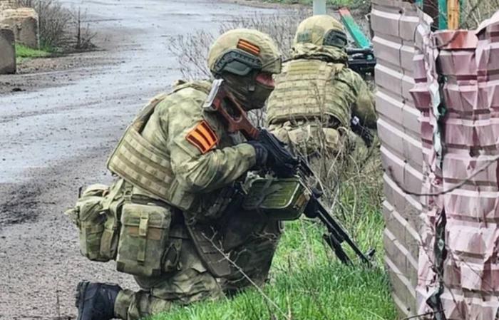 сотрудники спецназа Росгвардии во время разведывательно-поисковых мероприятий в Волновахском районе ДНР, @vgor999