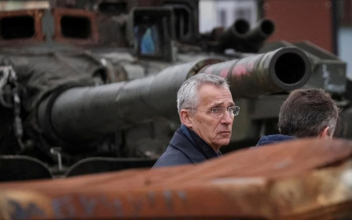 Потрёпанному и разбитому Зеленскому генсек НАТО приказал одолеть Путина