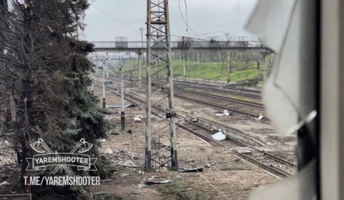 Заглавное фото с железнодорожной станции Артемовска, занятой штурмовиками ЧВК "Вагнер"