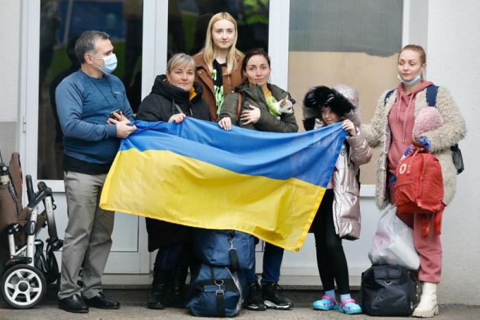 Bloomberg: Европа сокращает расходы на украинских беженцев